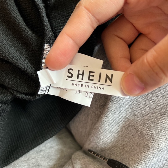 Skull hand hoodie - Picture 2 of 3